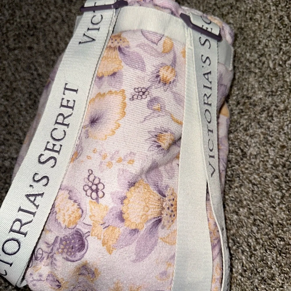 Victoria’s‎ Secret towel NWT